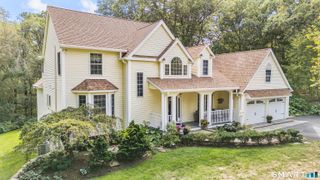 14 Wychwood Lane, Oxford, CT 06478