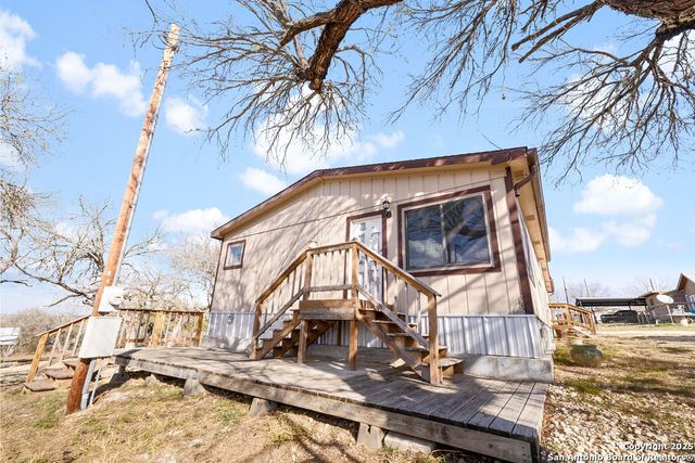 782 County Road 4511, Hondo, TX 78861