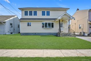 52 Kuhl Avenue, Hicksville, NY 11801