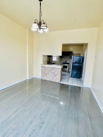 3005 W Cermak Road 3F, Chicago, IL 60623