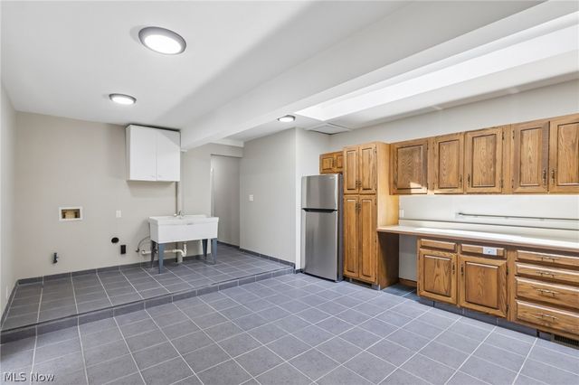 2141 Arms Drive, Girard, OH 44420
