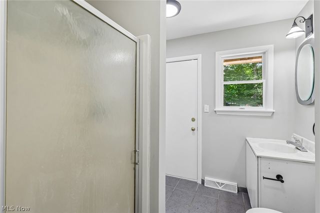 2141 Arms Drive, Girard, OH 44420