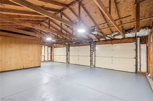 2141 Arms Drive, Girard, OH 44420