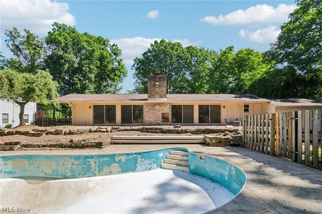 2141 Arms Drive, Girard, OH 44420