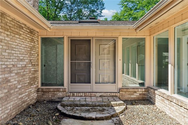 2141 Arms Drive, Girard, OH 44420