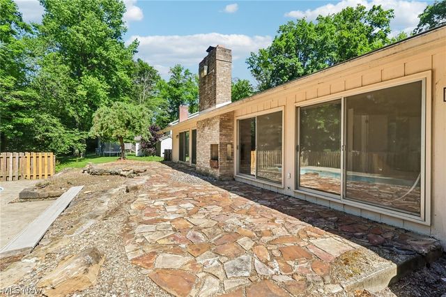2141 Arms Drive, Girard, OH 44420
