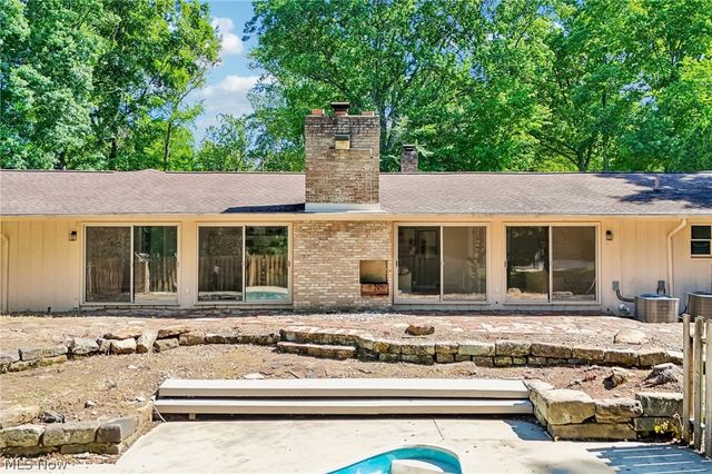 2141 Arms Drive, Girard, OH 44420