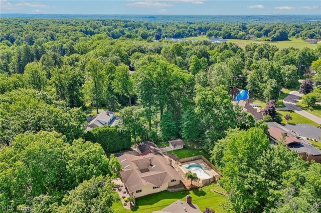 2141 Arms Drive, Girard, OH 44420