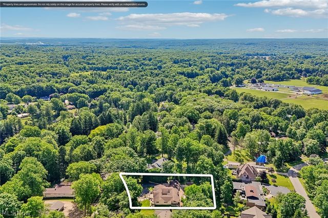 2141 Arms Drive, Girard, OH 44420