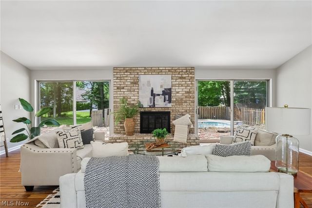 2141 Arms Drive, Girard, OH 44420