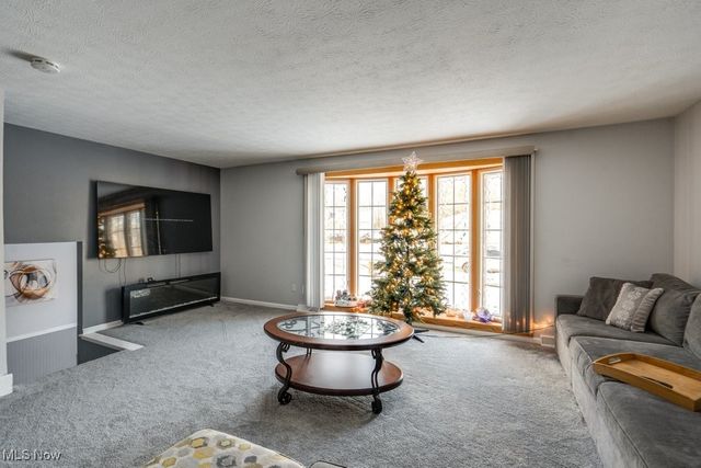 60 Santin Circle, Bedford, OH 44146