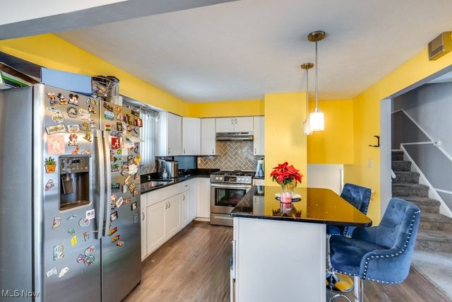 60 Santin Circle, Bedford, OH 44146