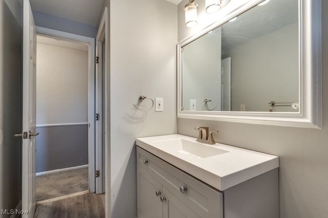 60 Santin Circle, Bedford, OH 44146