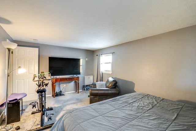 60 Santin Circle, Bedford, OH 44146