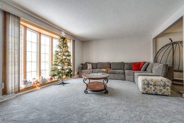 60 Santin Circle, Bedford, OH 44146