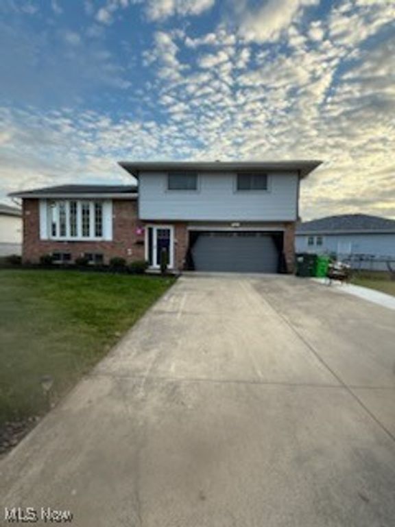 60 Santin Circle, Bedford, OH 44146