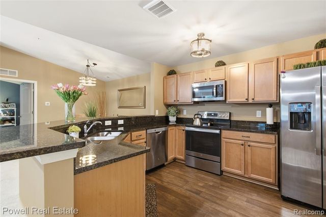 21950 Aberdeen Drive, Macomb, MI 48042