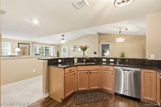 21950 Aberdeen Drive, Macomb, MI 48042