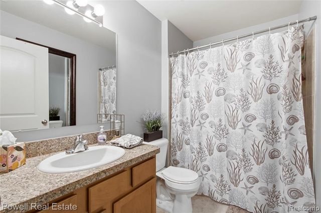 21950 Aberdeen Drive, Macomb, MI 48042