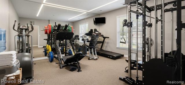 21950 Aberdeen Drive, Macomb, MI 48042