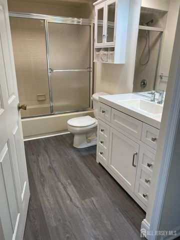 216 Blew Court, East Brunswick, NJ 08816