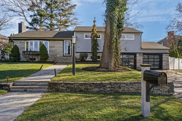 210 Summit Drive, Cranston, RI 02920