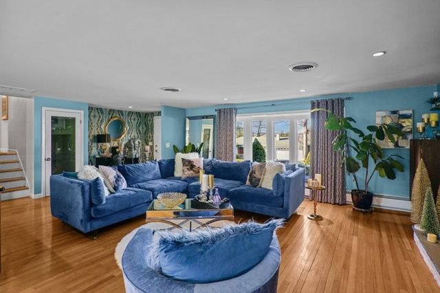 210 Summit Drive, Cranston, RI 02920