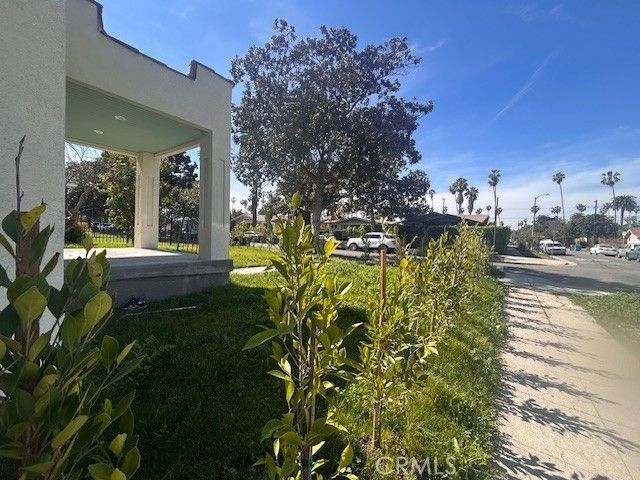 5200 S St. Andrews Place, Los Angeles, CA 90062