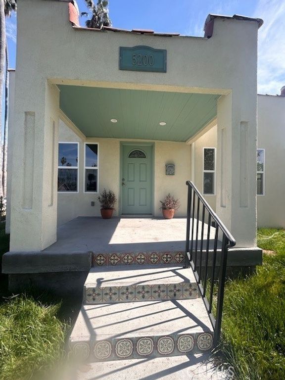 5200 S St. Andrews Place, Los Angeles, CA 90062