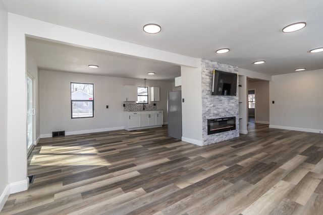 7604 N 2nd Street, Machesney Park, IL 61115