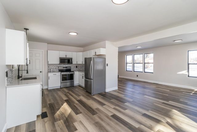 7604 N 2nd Street, Machesney Park, IL 61115