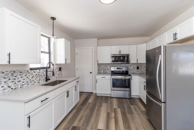 7604 N 2nd Street, Machesney Park, IL 61115