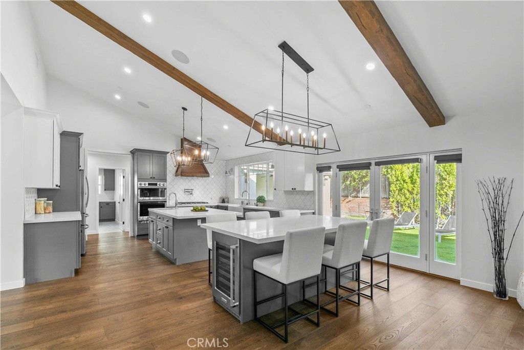 Image 10 of property listing at 3340 Vickers Drive, Glendale, CA 91208