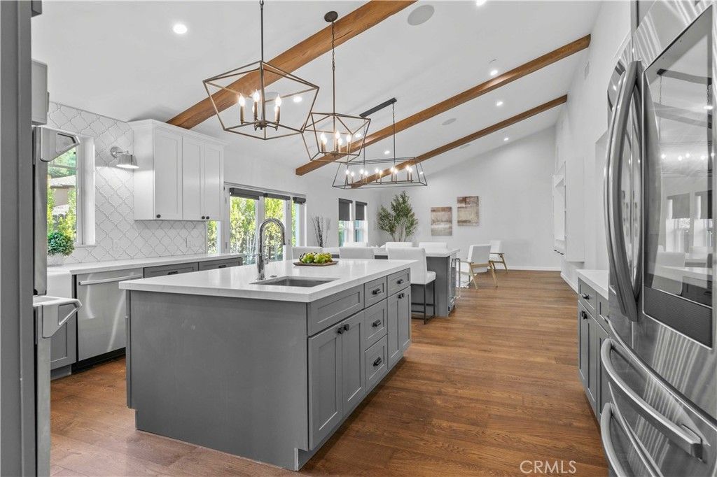 Image 11 of property listing at 3340 Vickers Drive, Glendale, CA 91208