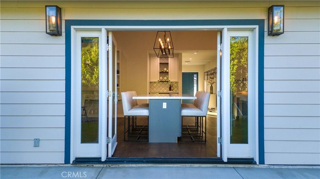 Image 12 of property listing at 3340 Vickers Drive, Glendale, CA 91208