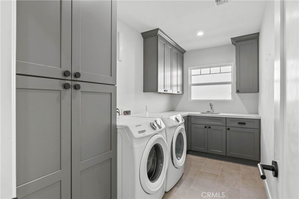 Image 13 of property listing at 3340 Vickers Drive, Glendale, CA 91208