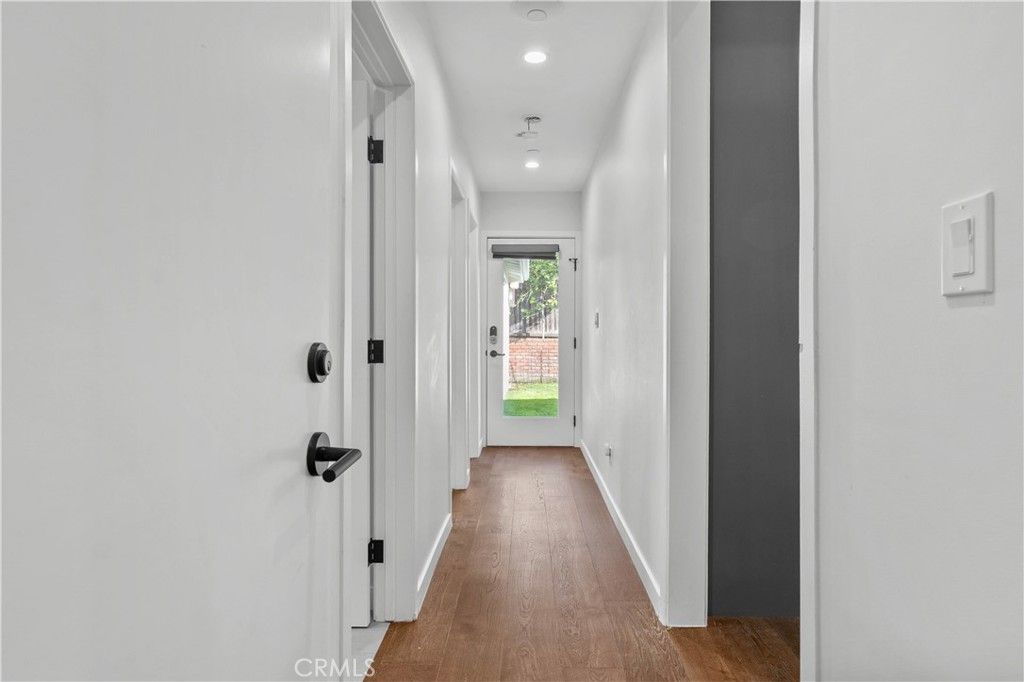 Image 14 of property listing at 3340 Vickers Drive, Glendale, CA 91208