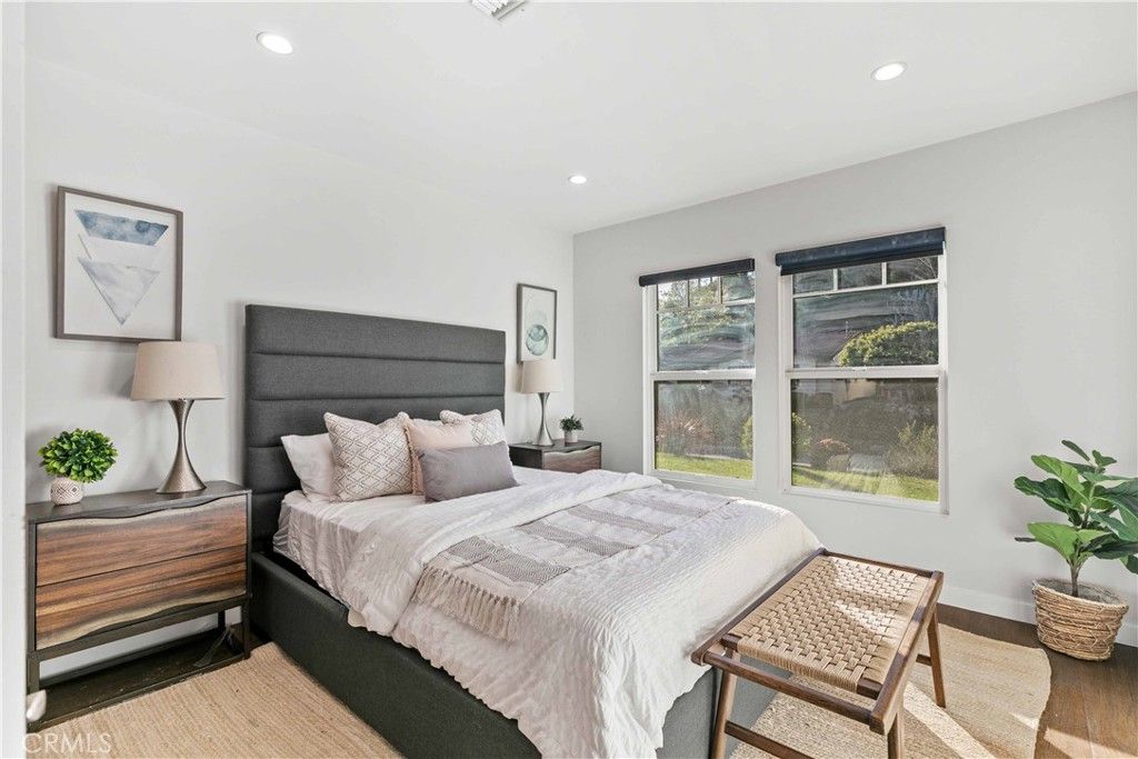 Image 18 of property listing at 3340 Vickers Drive, Glendale, CA 91208