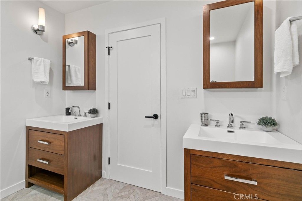 Image 21 of property listing at 3340 Vickers Drive, Glendale, CA 91208