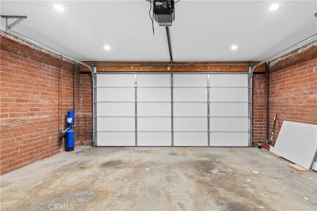 Image 22 of property listing at 3340 Vickers Drive, Glendale, CA 91208