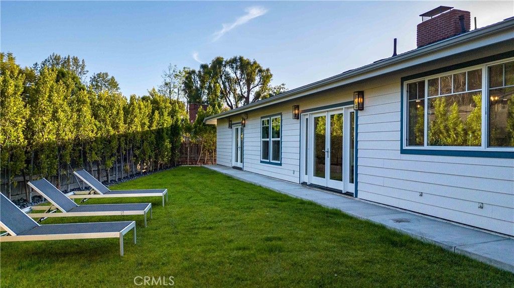 Image 3 of property listing at 3340 Vickers Drive, Glendale, CA 91208