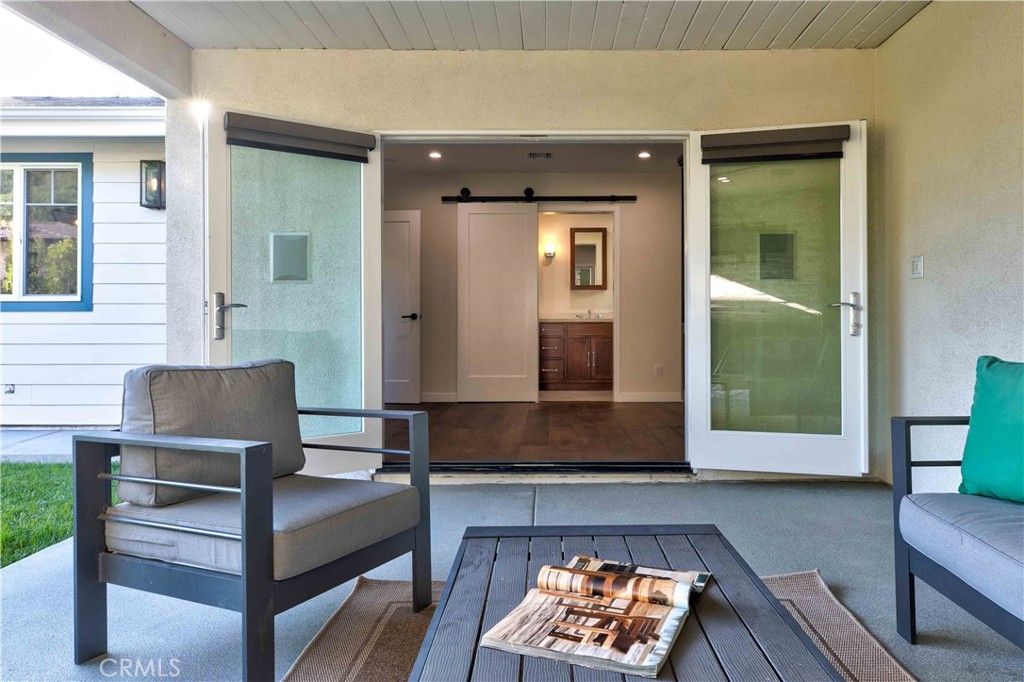 Image 6 of property listing at 3340 Vickers Drive, Glendale, CA 91208