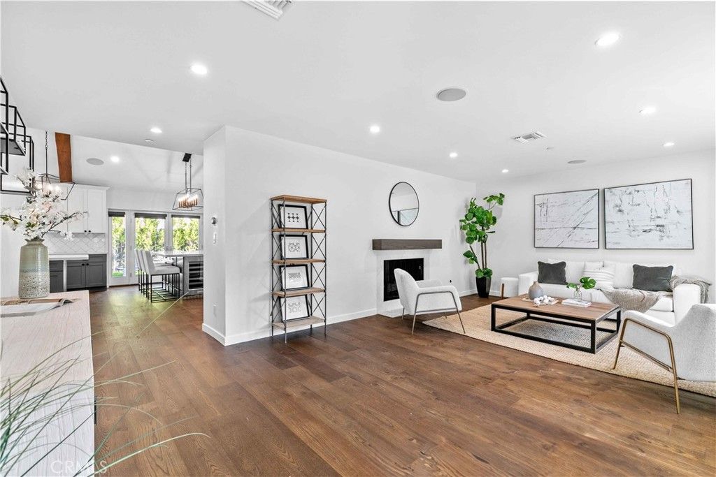 Image 8 of property listing at 3340 Vickers Drive, Glendale, CA 91208