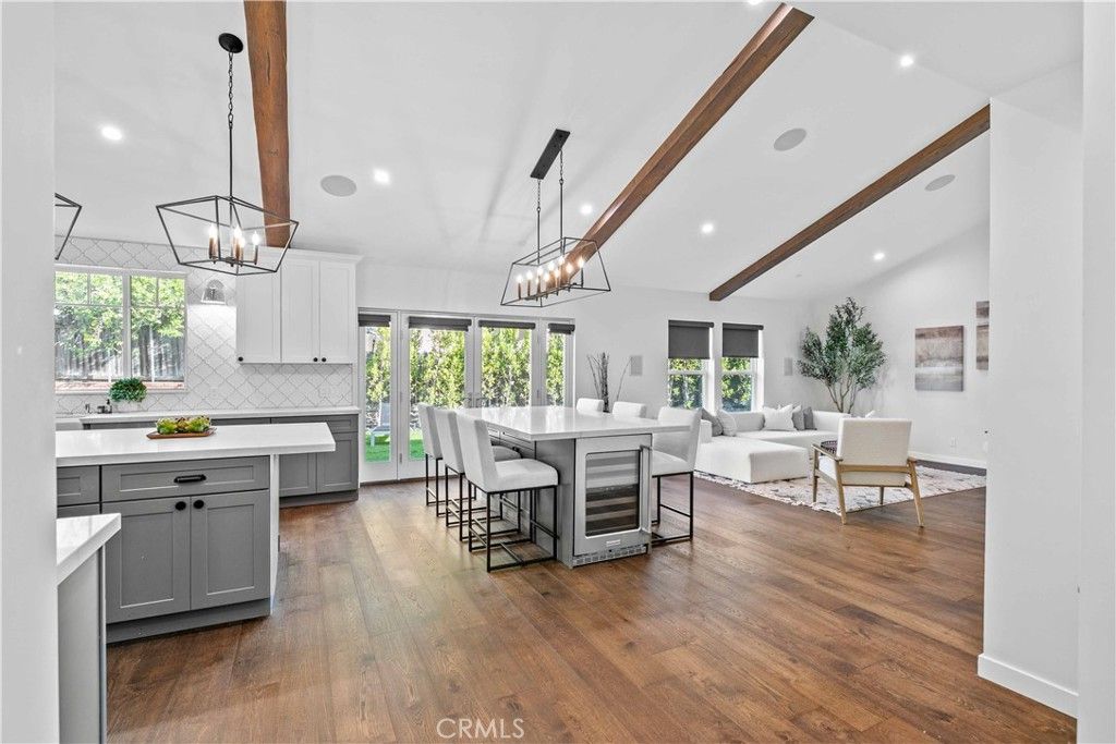 Image 9 of property listing at 3340 Vickers Drive, Glendale, CA 91208