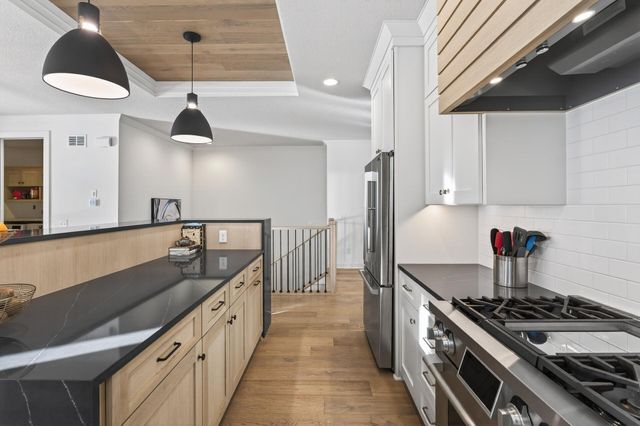 11425 Wildflower Drive N, Lake Elmo, MN 55042