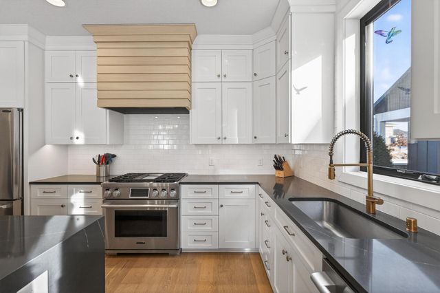 11425 Wildflower Drive N, Lake Elmo, MN 55042