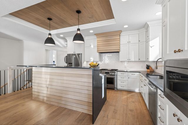 11425 Wildflower Drive N, Lake Elmo, MN 55042