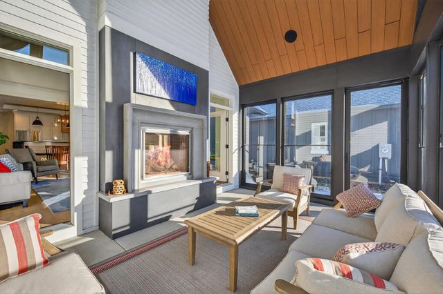 11425 Wildflower Drive N, Lake Elmo, MN 55042