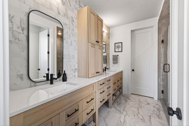 11425 Wildflower Drive N, Lake Elmo, MN 55042