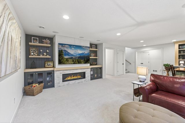 11425 Wildflower Drive N, Lake Elmo, MN 55042